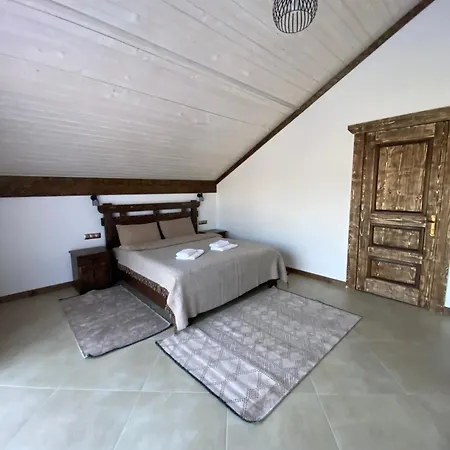 Vip рокита Apartment *