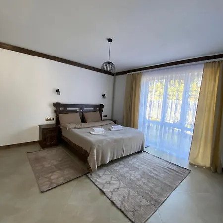 Vip рокита Apartment *